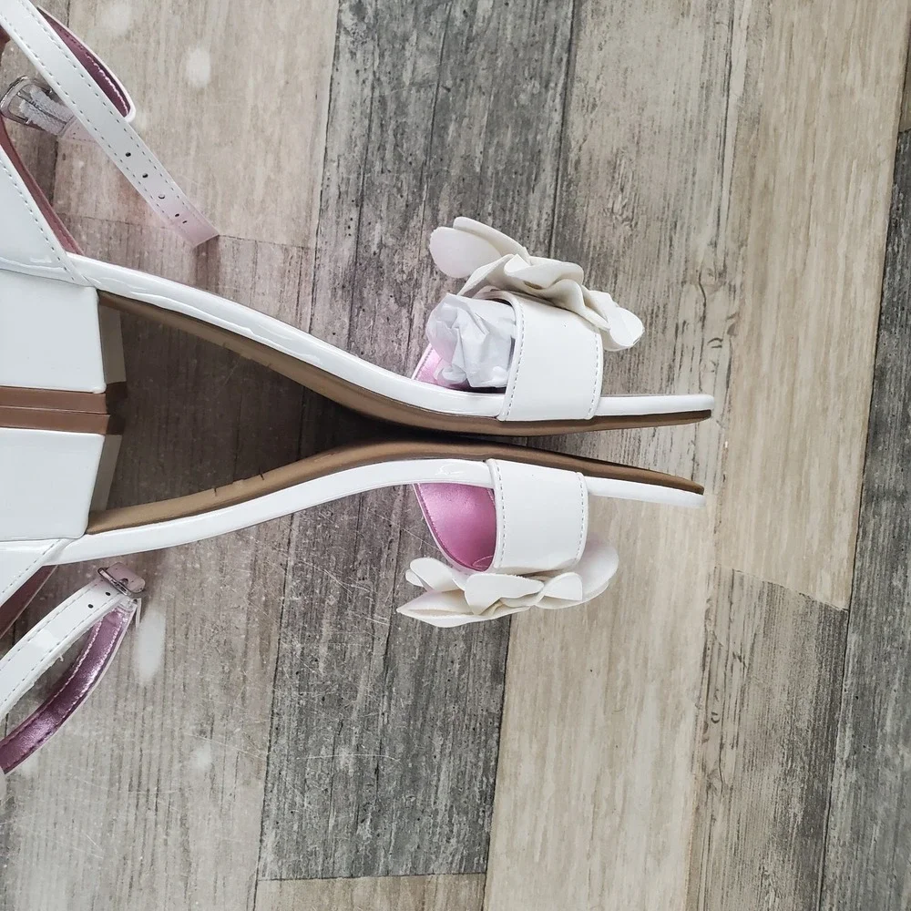 Steve Madden Lessa Girls Sandals Sz 4 Heel White Flower Rhinestone Ankle Strap